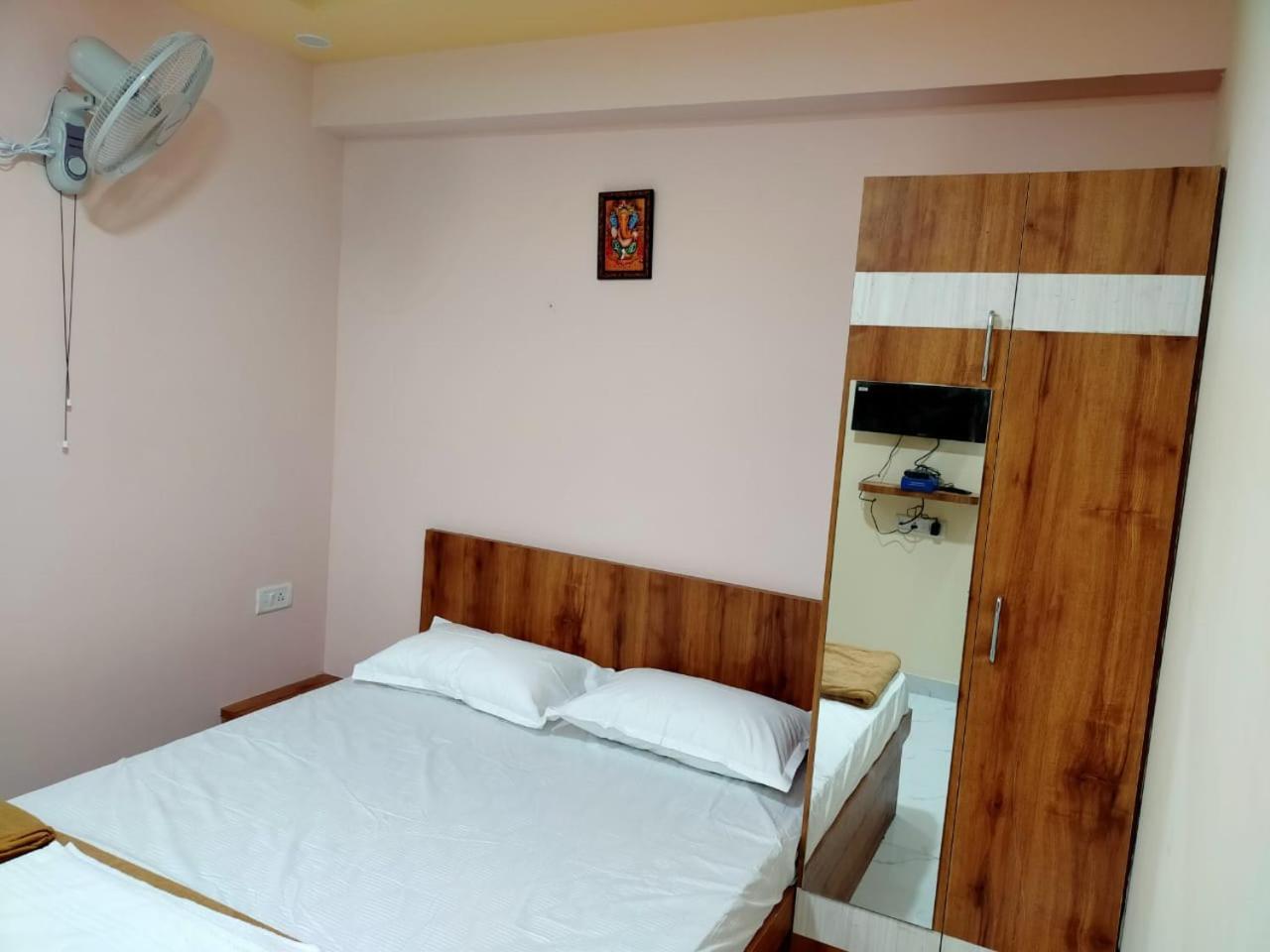 Mandara Comforts Hotel Bangalore Buitenkant foto